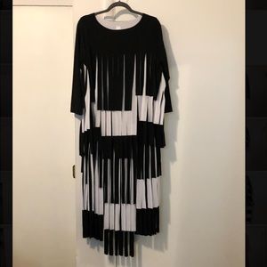 **On Hold** NWT Come n See Black/White Carwash Outfit